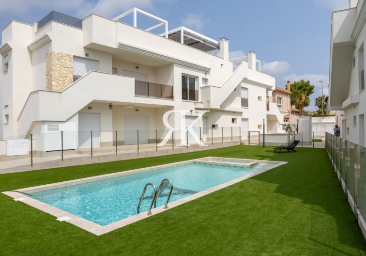 Bungalow en planta alta - Segunda mano - San Miguel de Salinas - Blue Lagoon