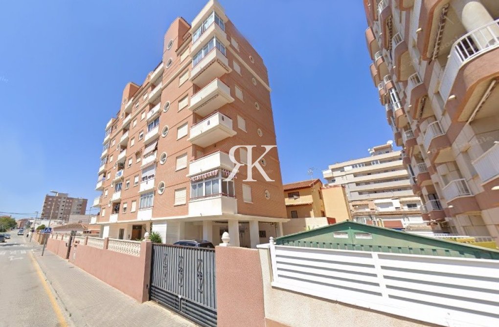 Construida bajo pedido - Apartamento  - Torrevieja - Calas Blancas