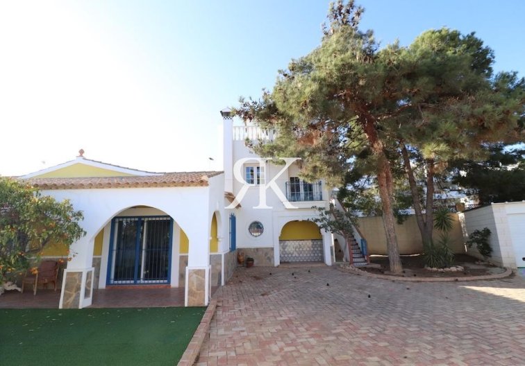 Freistehende Villa - Wiederverkauf - Orihuela Costa - Villamartín