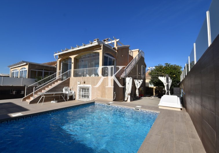 Freistehende Villa - Wiederverkauf - Torrevieja - Los Balcones 