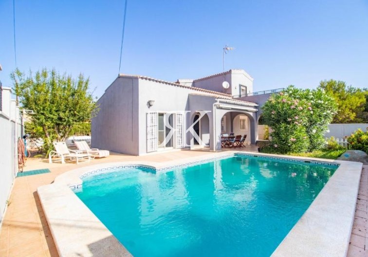 Freistehende Villa - Wiederverkauf - Torrevieja - Los Balcones 