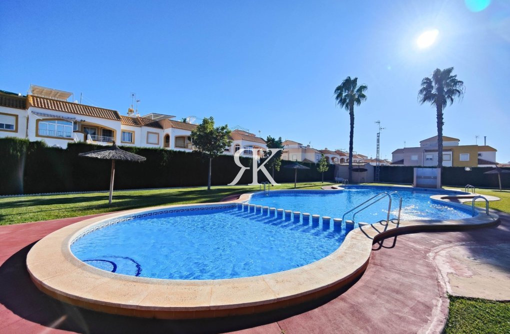 Herverkoop - Bungalow - Torrevieja - Jardín del Mar