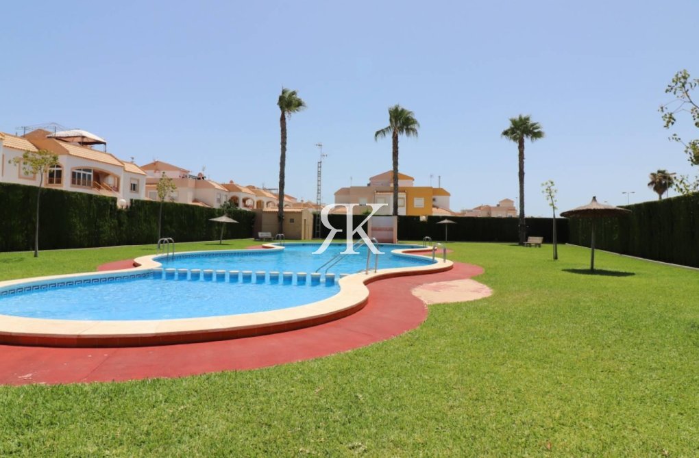 Herverkoop - Bungalow - Torrevieja - La Siesta - El Salado -  Torreta