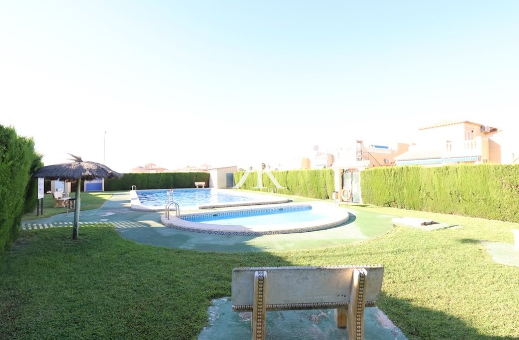 Herverkoop - Halfvrijstaande villa - Torrevieja - El Chaparral