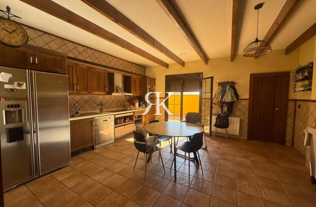 Herverkoop - town house - Avileses