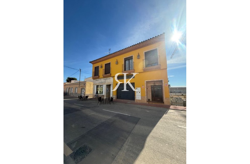 Herverkoop - town house - Avileses