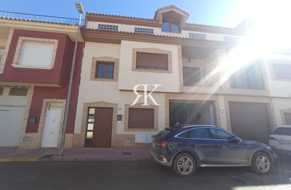 Herverkoop - town house - Roldan - Inland