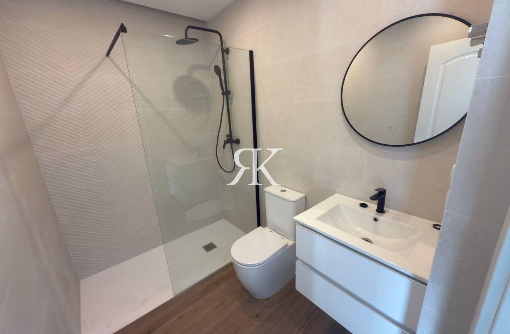 Herverkoop - town house - Torrevieja - Aguas Nuevas 1