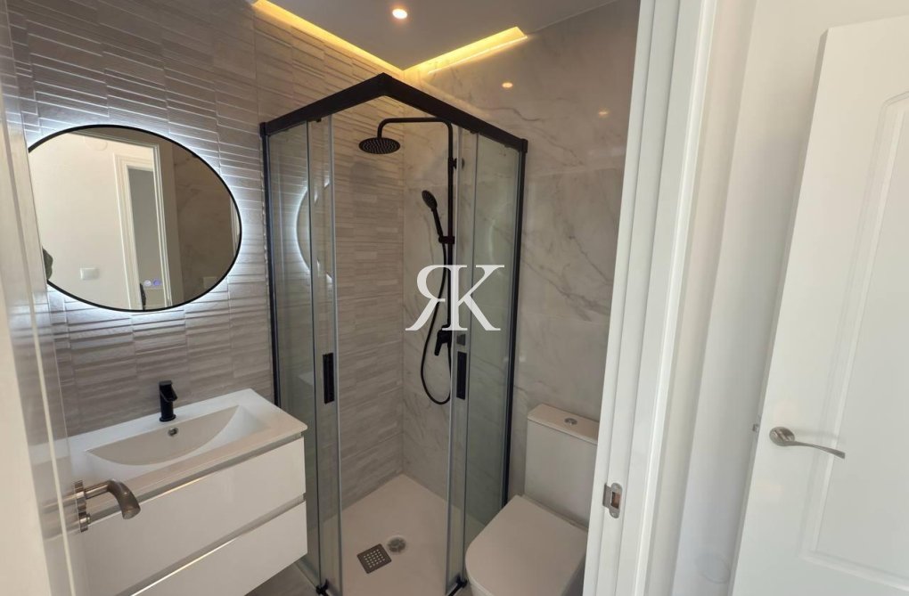 Herverkoop - town house - Torrevieja - Aguas Nuevas 1