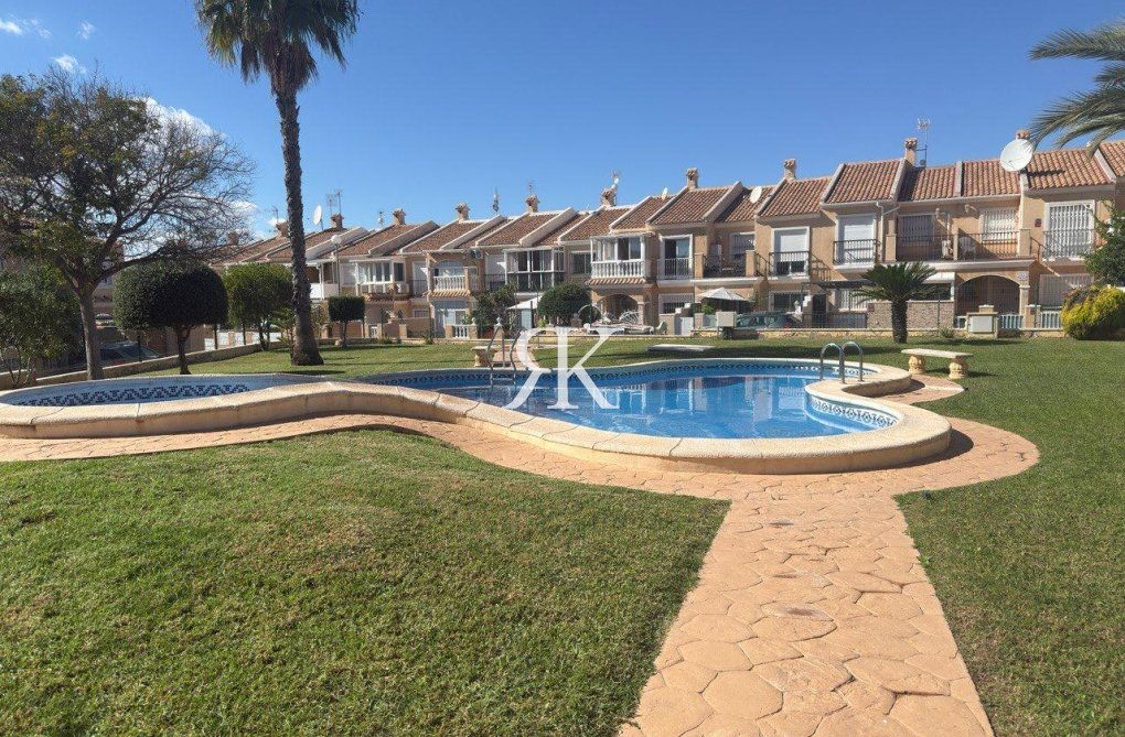 Herverkoop - town house - Torrevieja - Aguas Nuevas