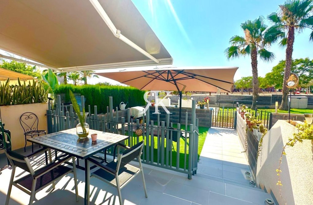 Herverkoop - town house - Torrevieja - Aguas Nuevas