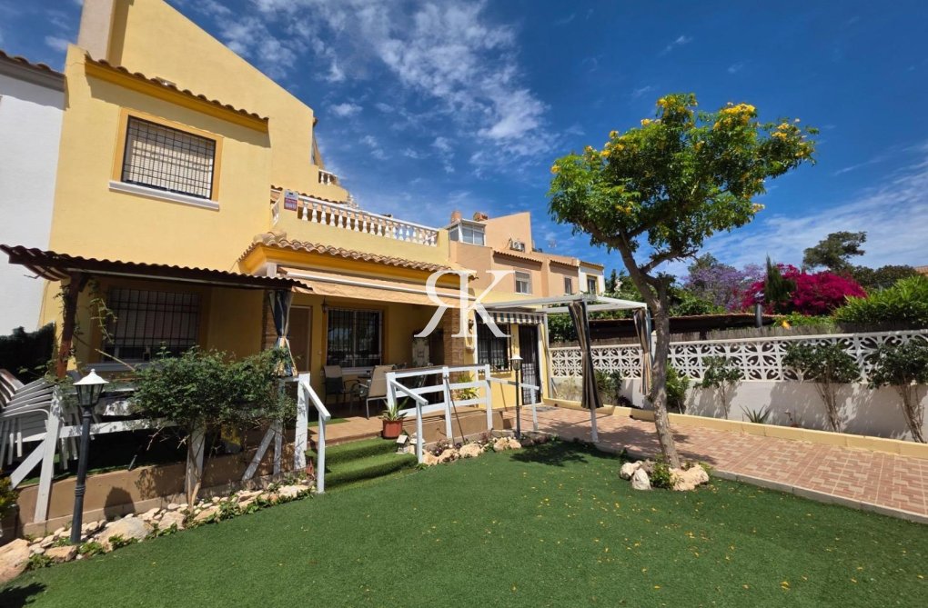 Herverkoop - town house - Torrevieja - Calas Blanca