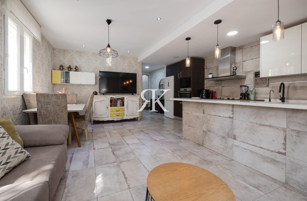 Herverkoop - town house - Torrevieja - Centro