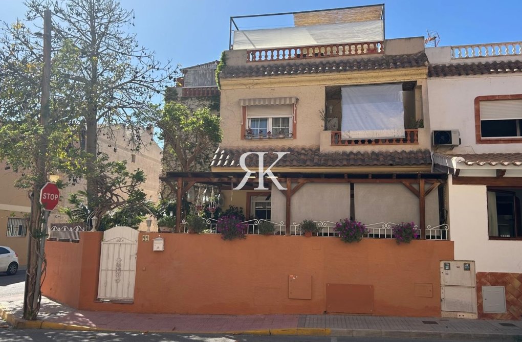 Herverkoop - villa - Los Montesinos - Costa Blanca