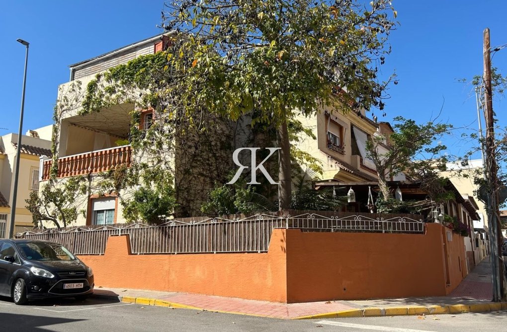 Herverkoop - villa - Los Montesinos - Costa Blanca