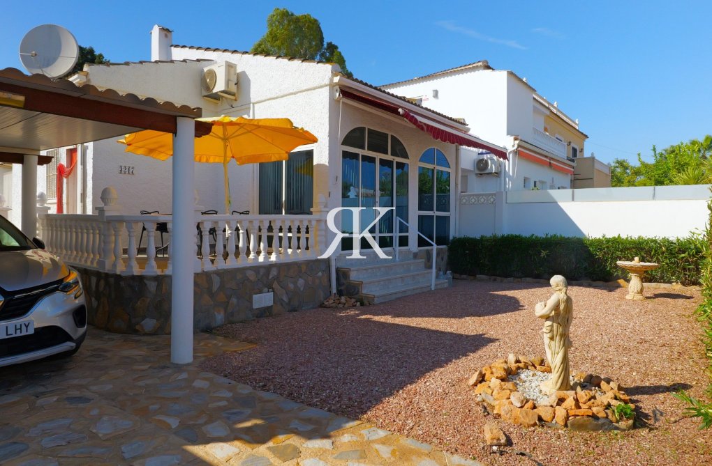 Herverkoop - villa - Torrevieja - Costa Blanca