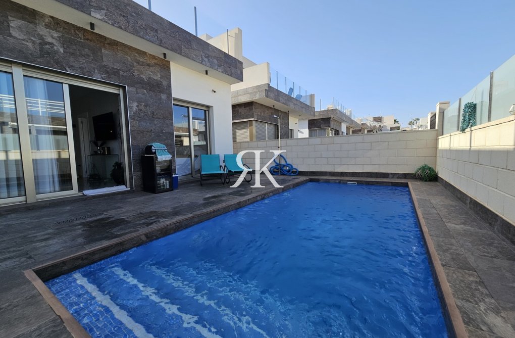 Herverkoop - villa - Villamartin - Costa Blanca