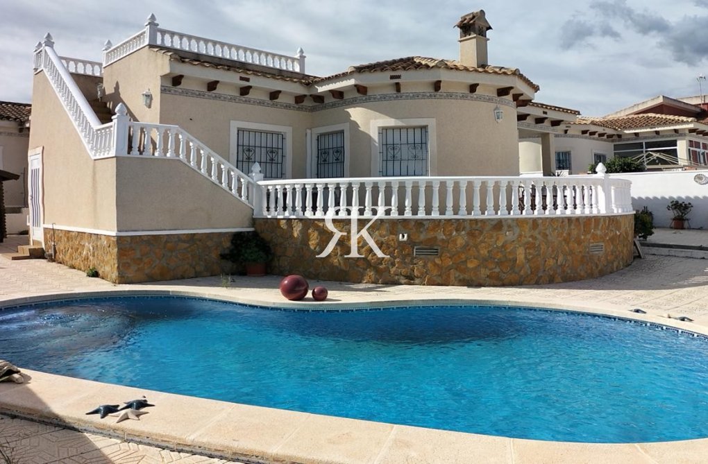 Herverkoop - Vrijstaande villa - Bigastro