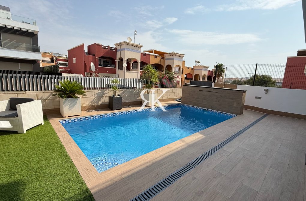 Herverkoop - Vrijstaande villa - Orihuela Costa - Villamartín