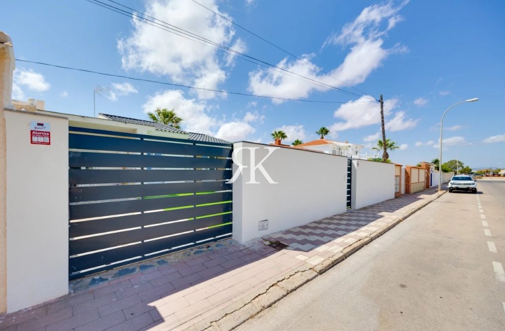 Herverkoop - Vrijstaande villa - Torrevieja - El Chaparral