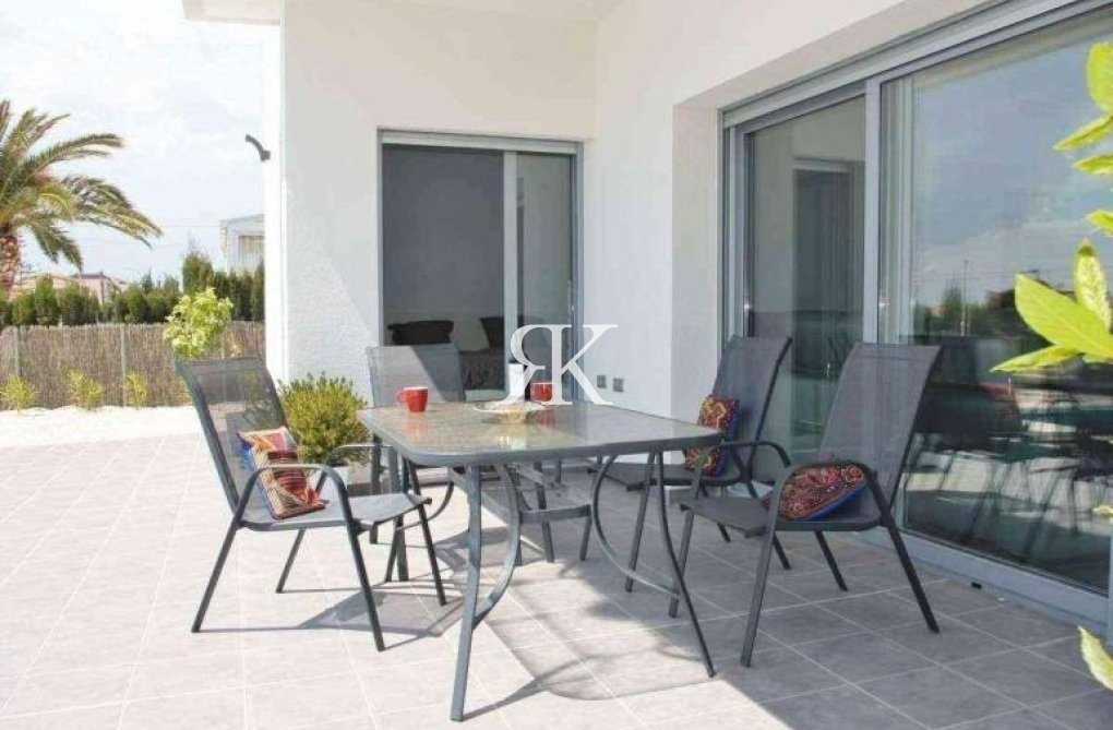 Neubau - villa - Rafal - polideportivo