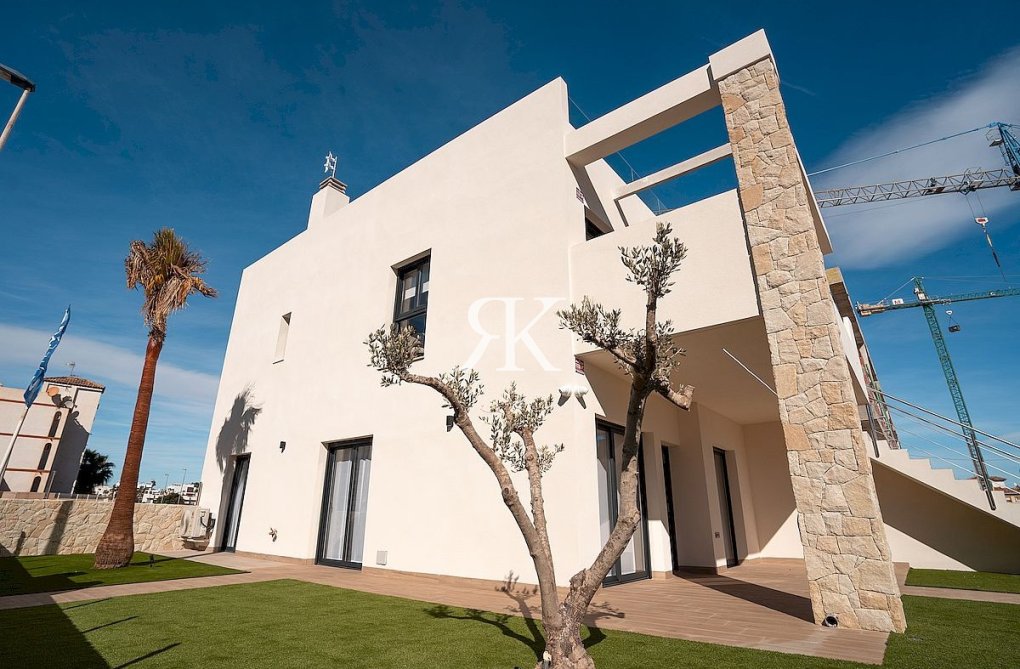 New build under construction - Semi-detached Villa  - Torrevieja - Punta Prima