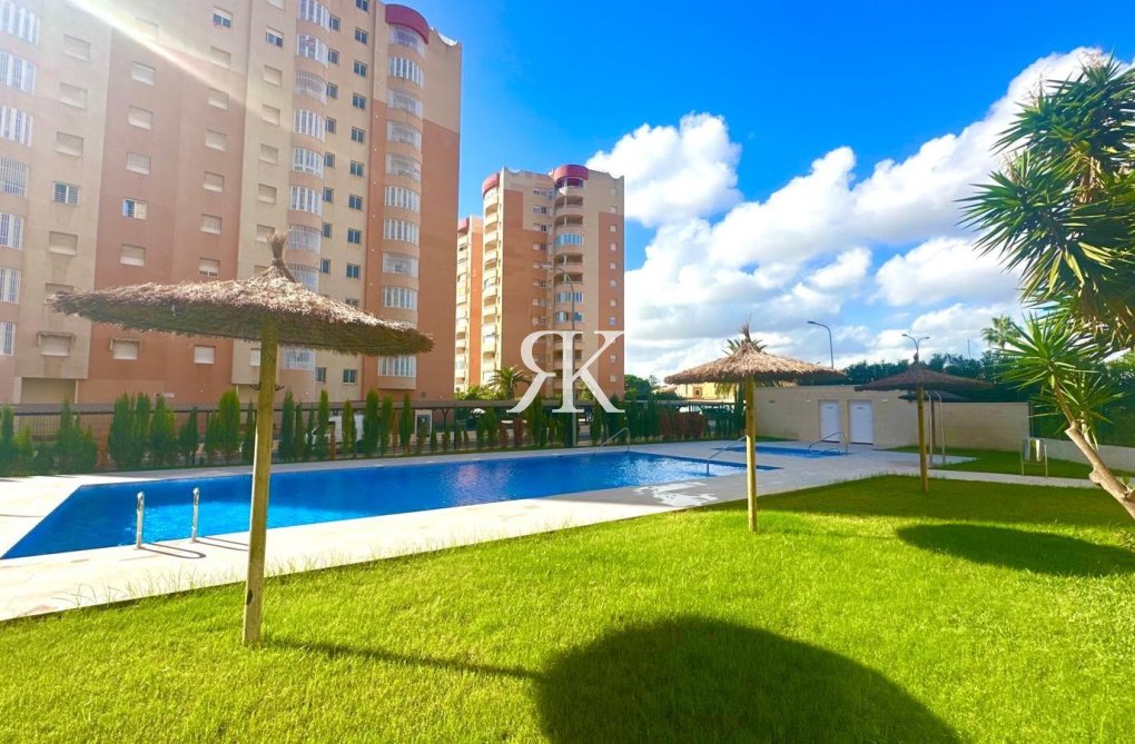 Resale - Apartment - Orihuela Costa - Campoamor