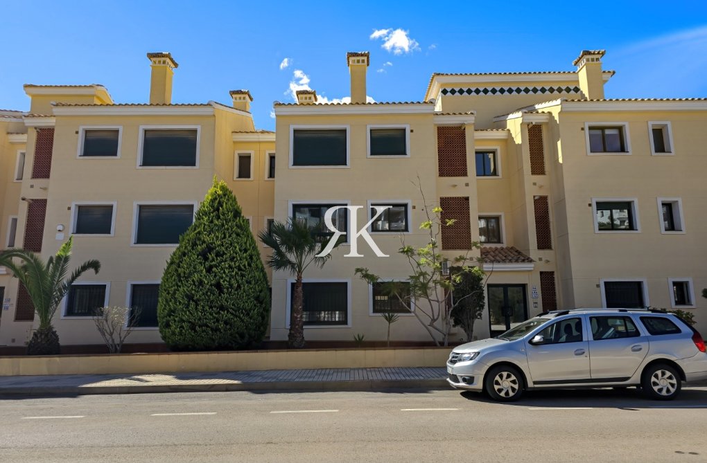 Resale - Apartment - Orihuela Costa - Campoamor