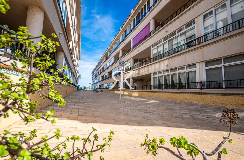 Resale - Apartment - Orihuela Costa - Costa Blanca