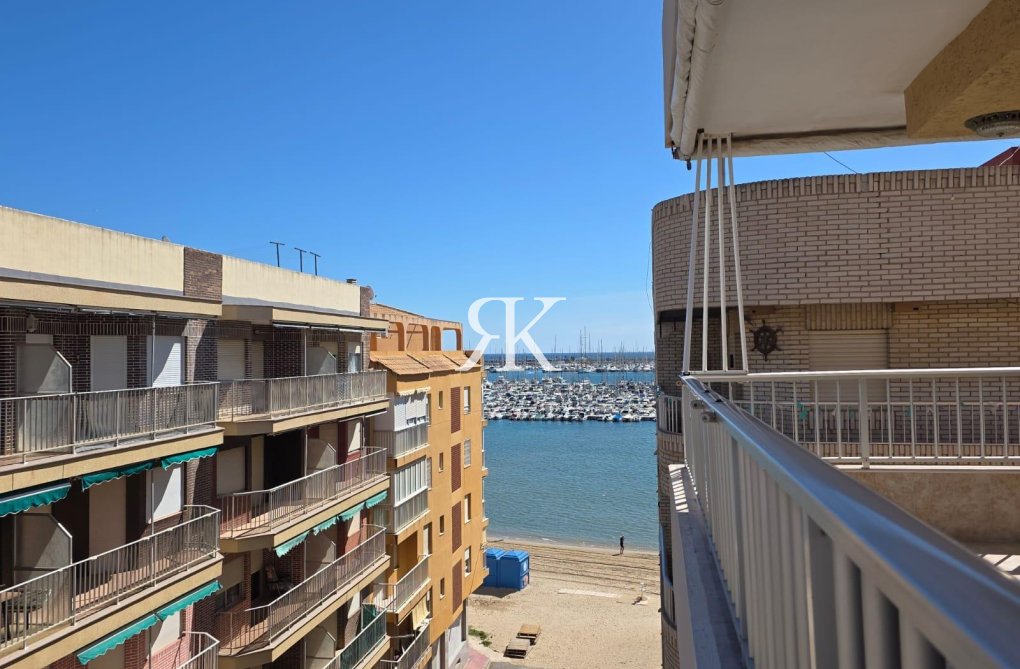 Resale - Apartment - Torrevieja - Acequion