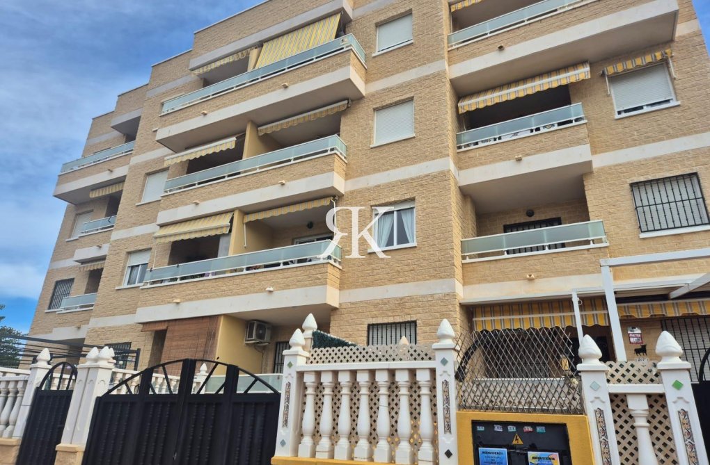 Resale - Apartment - Torrevieja - Aguas Nuevas