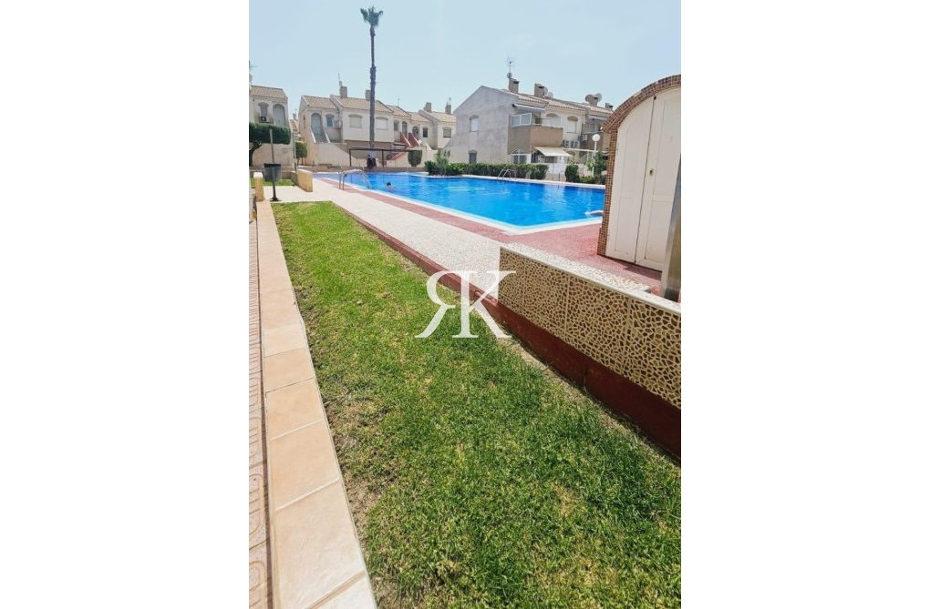 Resale - Apartment - Torrevieja - Aguas Nuevas