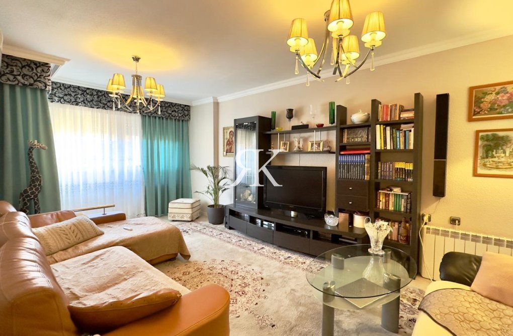 Resale - Apartment - Torrevieja - Centro