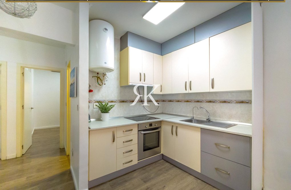 Resale - Apartment - Torrevieja - Estacion De Autobuses