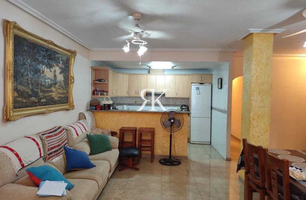 Resale - Apartment - Torrevieja - Estacion De Autobuses