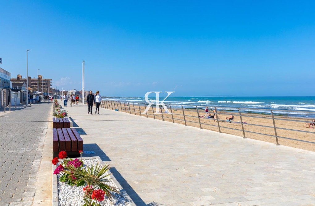 Resale - Apartment - Torrevieja - La Mata