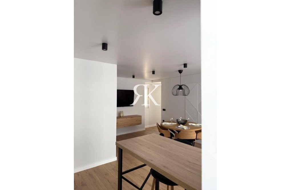 Resale - Apartment - Torrevieja - Paseo Maritimo