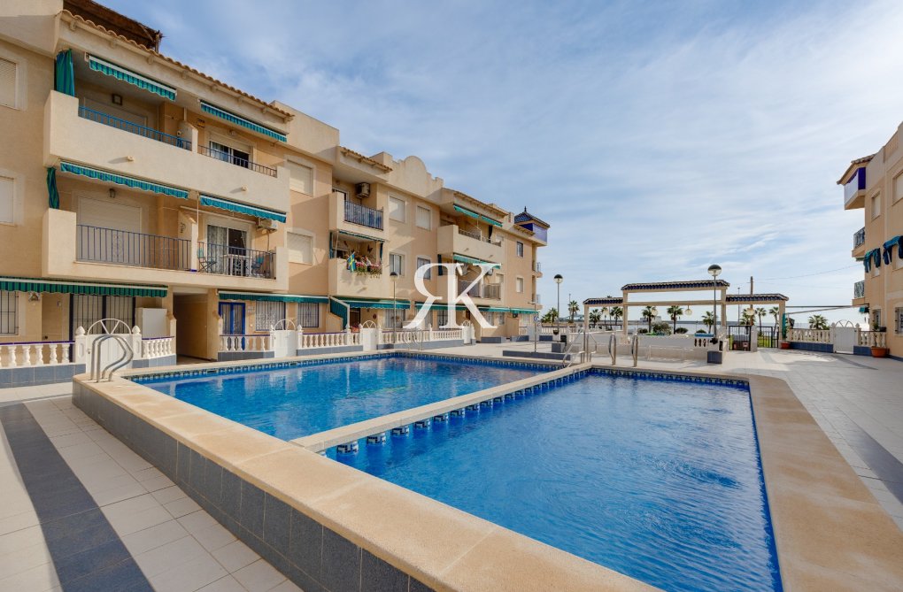 Resale - Apartment - Torrevieja - Playa de los Naúfragos