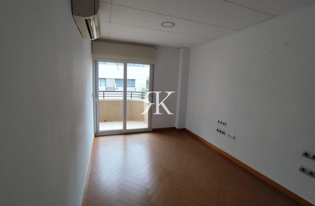 Resale - Apartment - Torrevieja - Puerto