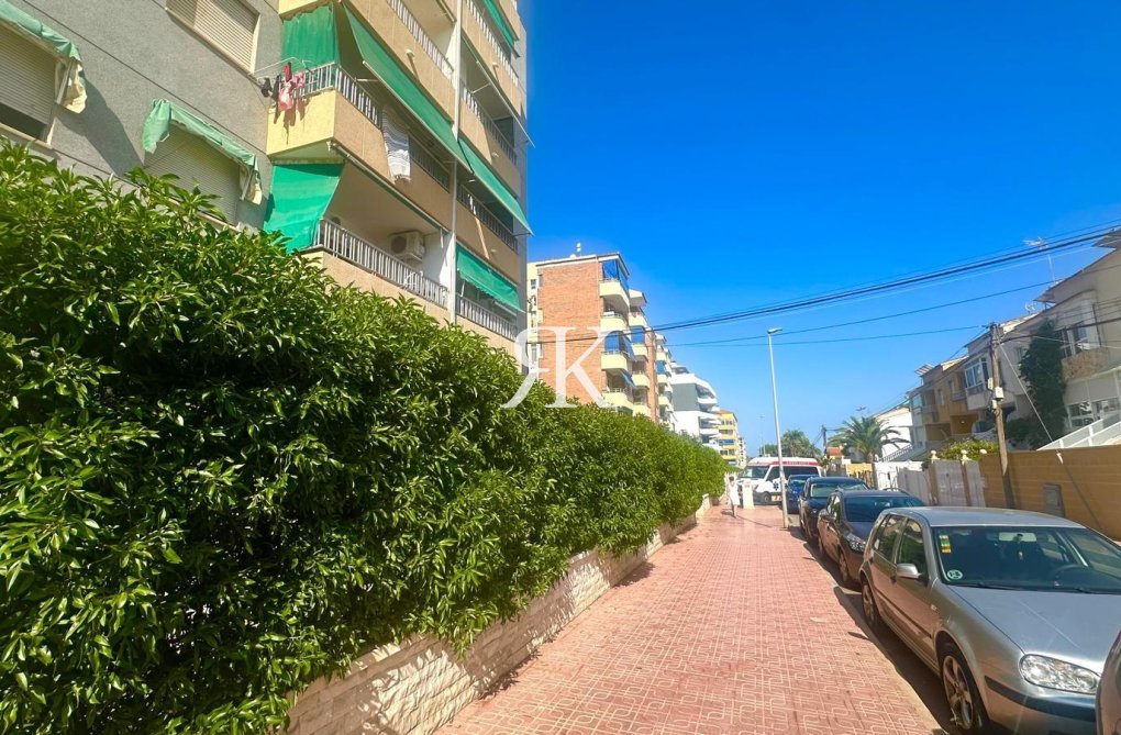 Resale - Apartment - Torrevieja - Punta Prima