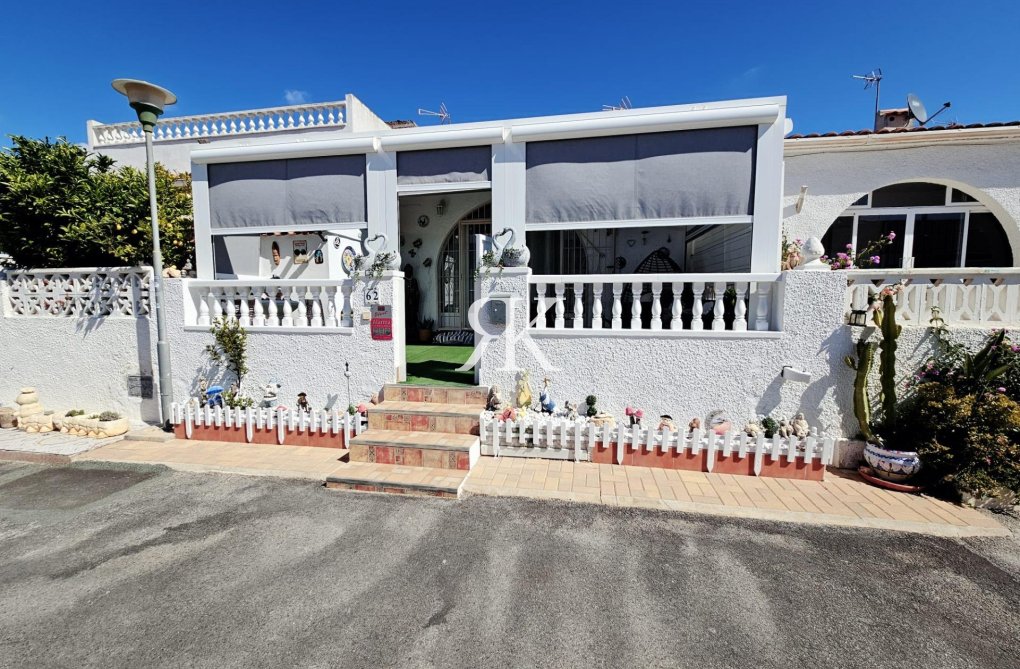 Resale - Bungalow - Torrevieja - La Siesta - El Salado - Torreta