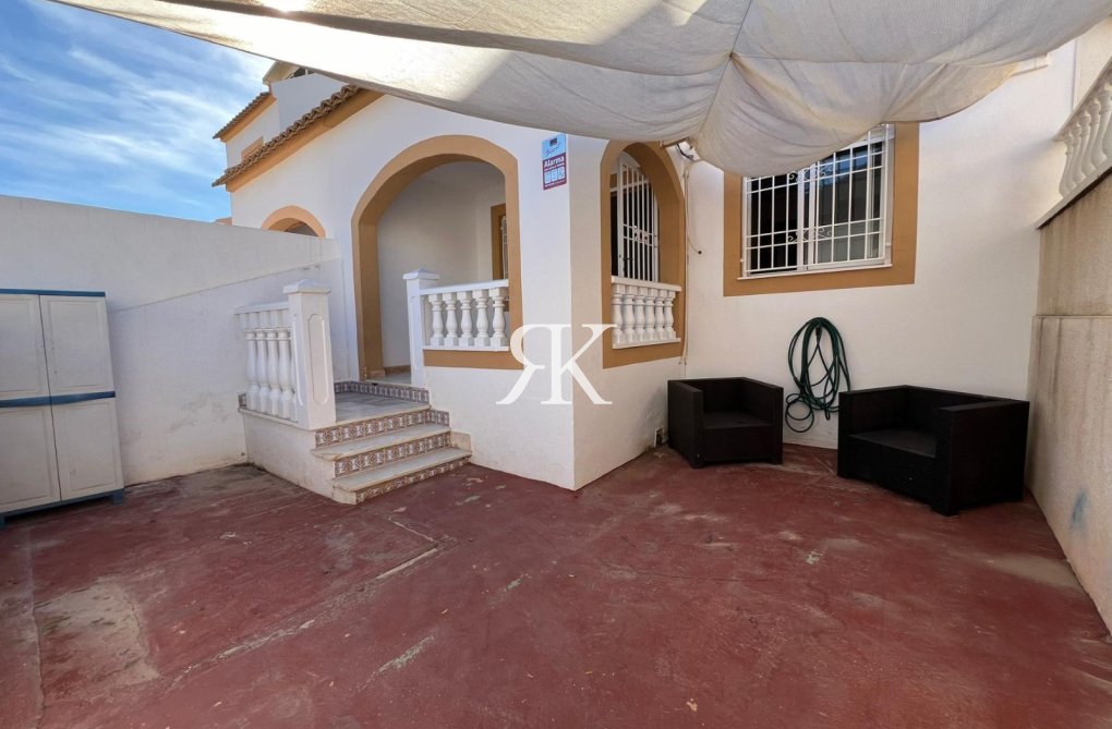 Resale - Bungalow - Torrevieja - La Siesta - El Salado -  Torreta