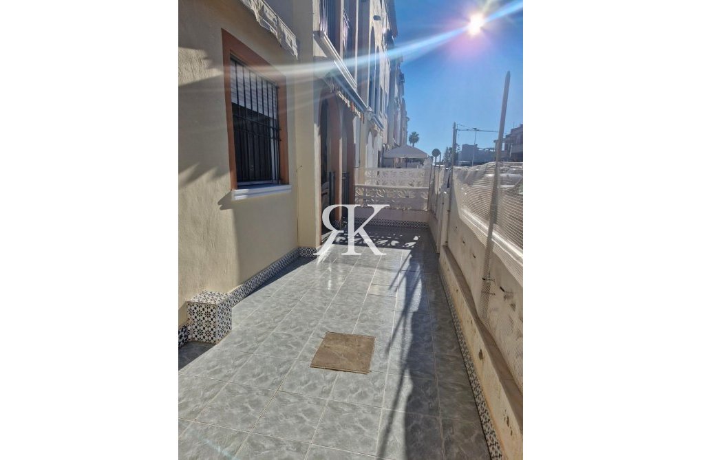 Resale - Bungalow - Torrevieja - Playa de los Naúfragos