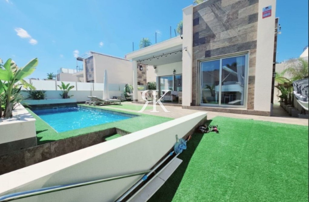 Resale - Detached Villa - Orihuela Costa - Villamartín