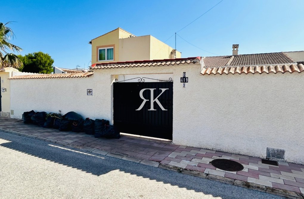 Resale - Detached Villa - Torrevieja - El Chaparral