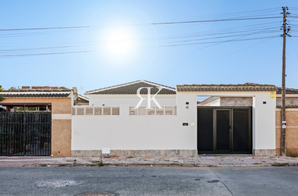 Resale - Detached Villa - Torrevieja - El Chaparral