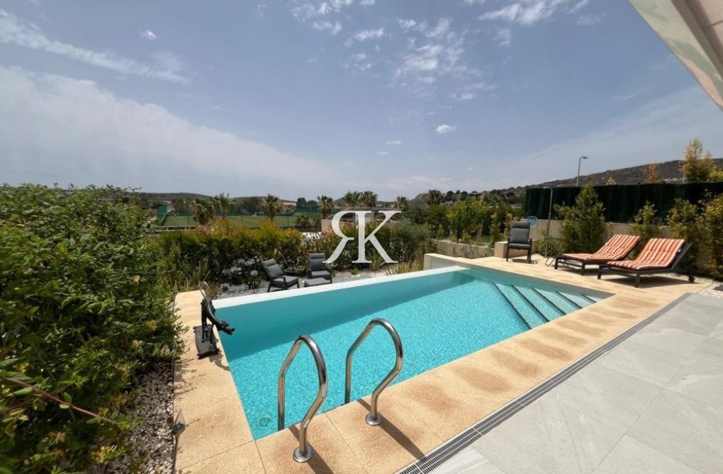 Resale - Semi-detached Villa  - Algorfa - La Finca Golf