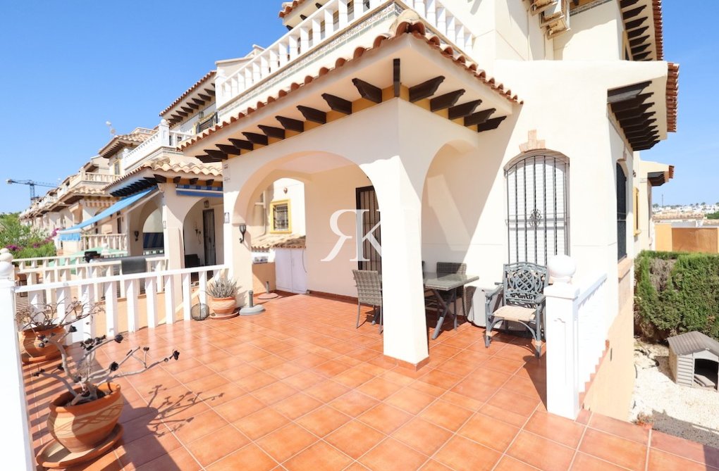 Resale - Semi-detached Villa  - Orihuela Costa - Cabo Roig 