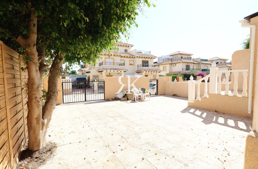 Resale - Semi-detached Villa  - Orihuela Costa - La Zenia