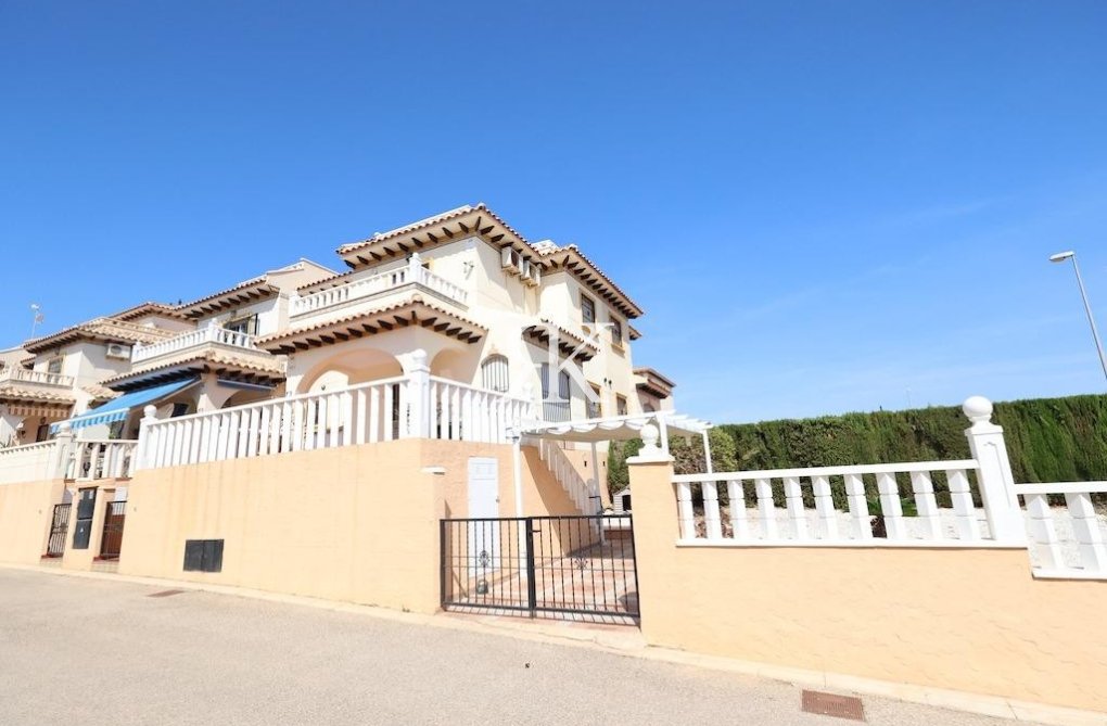 Resale - Semi-detached Villa  - Orihuela Costa - Lomas de Cabo Roig